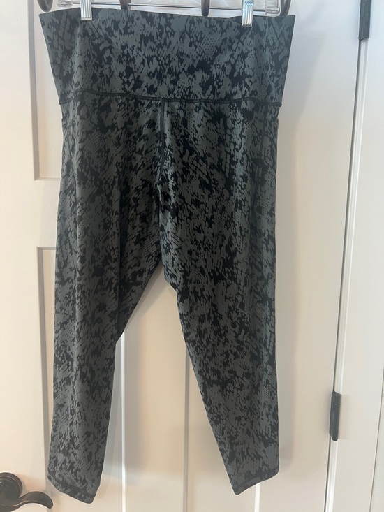 Athleta Pants - Athleta Salutation Stash Pocket II 7/8 Leggings 1X Snake Print Yoga